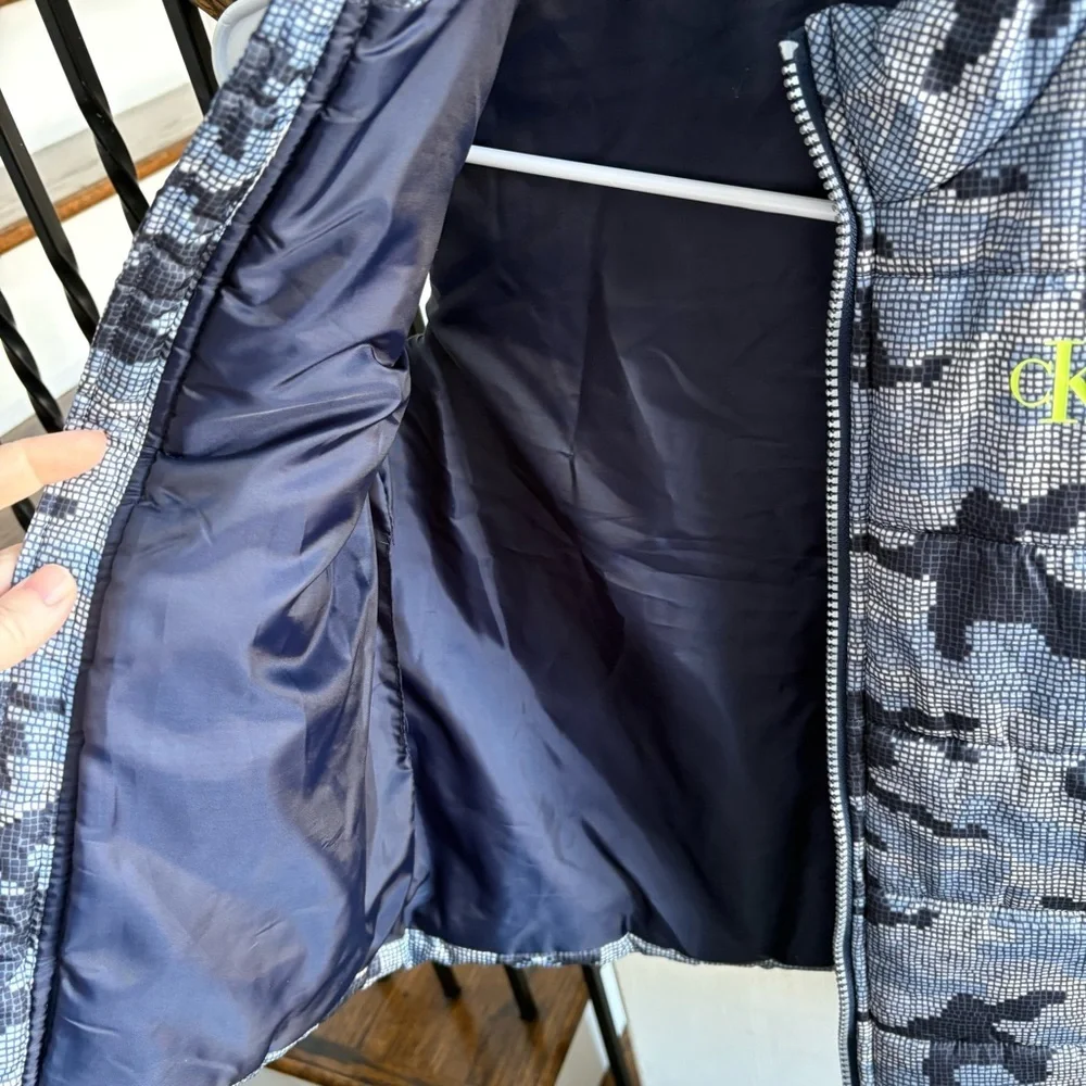 Boys Calvin Klein Camo Puffer Vest Size 6